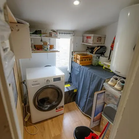 Spacious And Cozy Nest In The Heart Of 아파트 보르도