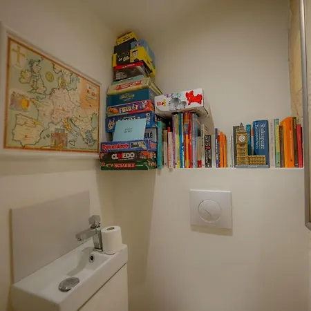 Spacious And Cozy Nest In The Heart Of 아파트 보르도