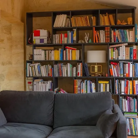 Spacious And Cozy Nest In The Heart Of Appartamento Bordeaux