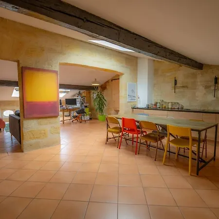 Apartamento Spacious And Cozy Nest In The Heart Of