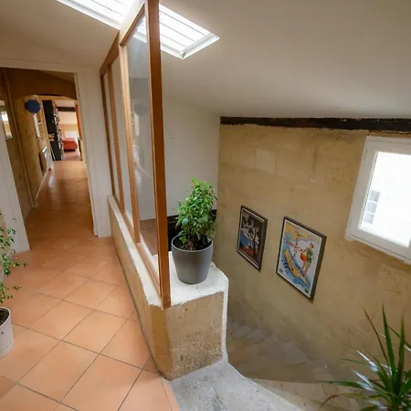 Spacious And Cozy Nest In The Heart Of Appartamento Bordeaux