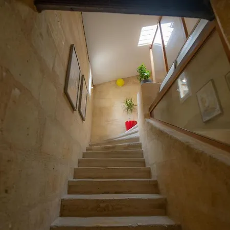 Spacious And Cozy Nest In The Heart Of Appartamento