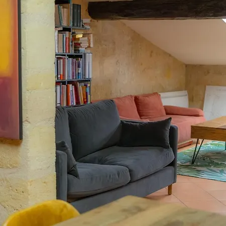 Apartamento Spacious And Cozy Nest In The Heart Of *