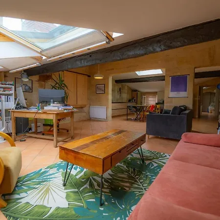 아파트 Spacious And Cozy Nest In The Heart Of *
