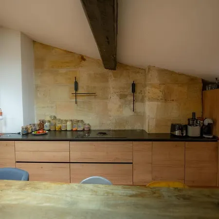 Spacious And Cozy Nest In The Heart Of Bordeaux